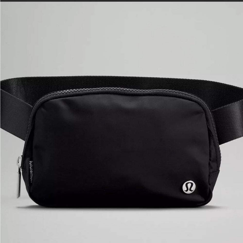 NWT Lululemon Everywhere Belt Bag Black